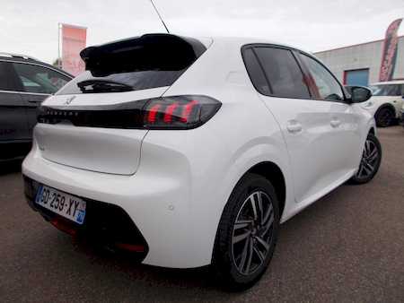 PEUGEOT 208 II  1.2 PURETECH 100 CV ALLURE EAT8  ******** AVEC SEULEMENT 3200 KMS ***********